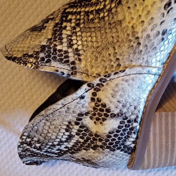 Blondo Ankle Boots 8 - Picture 6 of 8